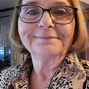 Meet your Posher, Gloria